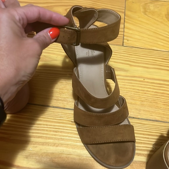 Universal Thread - sz 8- Etta ankle strap sandals - Picture 4 of 5